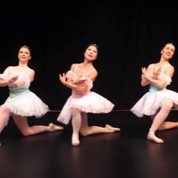 Chelsea Ballet dancers in Le Corsaire