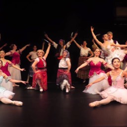 Chelsea Ballet dancers in Le Corsaire