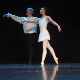 Chelsea Ballet dancers in Bach © St.John Burkett