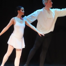 Chelsea Ballet dancers in Bach © St.John Burkett