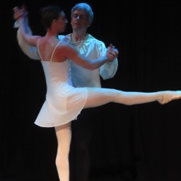 Chelsea Ballet dancers in Bach © St.John Burkett