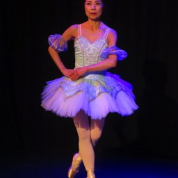 Chelsea Ballet dancers in Waltz Ballerinas © St.John Burkett