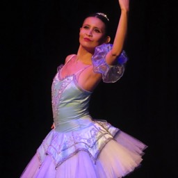 Chelsea Ballet dancers in Waltz Ballerinas © St.John Burkett