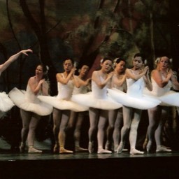 Chelsea Ballet Dancers in Swan Lake